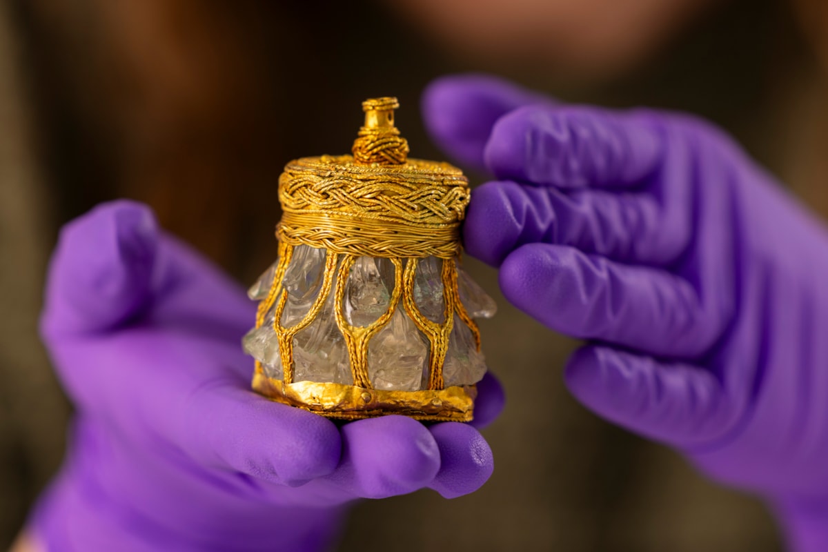The rock crystal jar. Photo © Duncan McLean