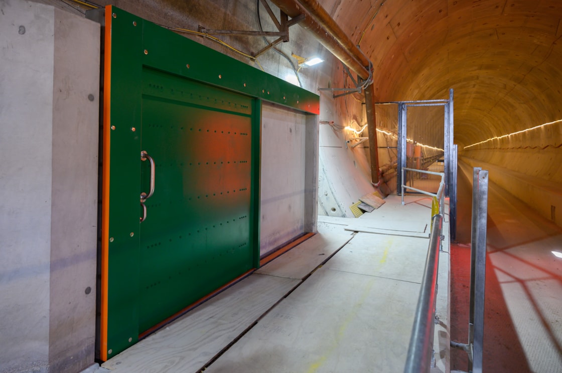 20260427 Cross-passage door test-installation within the Chiltern Tunnel-30
