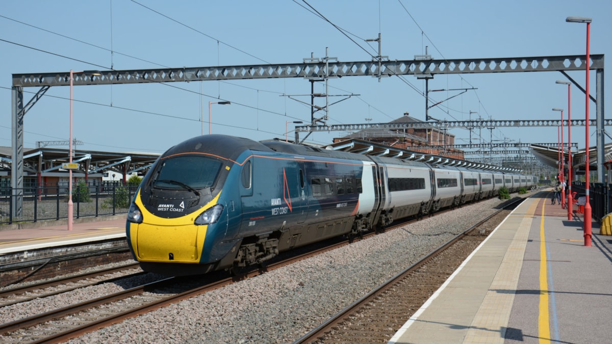 Pendolino 390130 - Rugby Station - Credit Brad Joyce cropped-2