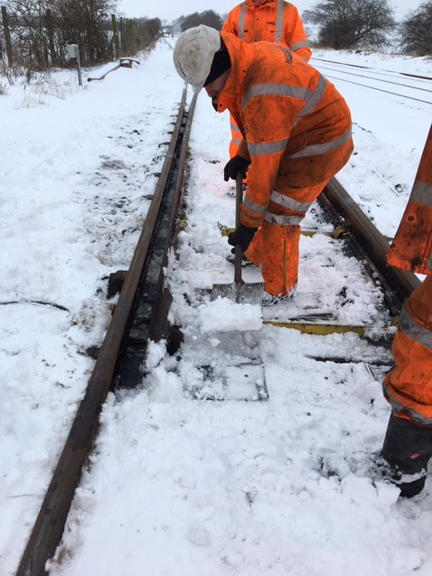 Clearing snow from a set of points