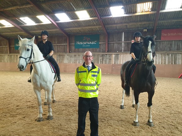 'Horse HQ' tour of police mounted branch for Police Commissioner: 20220328 112308