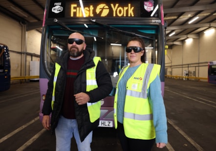 Trainee drivers Richard and Chantelle try glasses that simulate eye diseases2