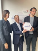 Enrico Bartoli (Ceo Sodexo) con Debora Moretti (Presidente Fondazione Libellula) e Simone Locatelli (Presidente Municipio 2 Milano): Enrico Bartoli (Ceo Sodexo) con Debora Moretti (Presidente Fondazione Libellula) e Simone Locatelli (Presidente Municipio 2 Milano)