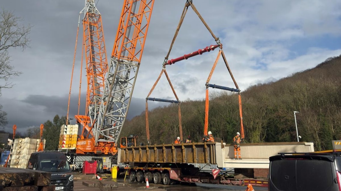 Reminder: Sheffield bridge replacement taking place this weekend: Sheaf bridge arrives