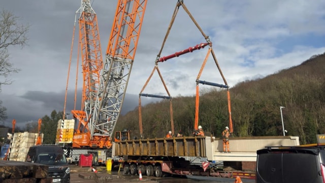 Reminder: Sheffield bridge replacement taking place this weekend: Sheaf bridge arrives