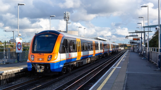 Essential Bakerloo line and London Overground upgrades this summer: Overground train-3