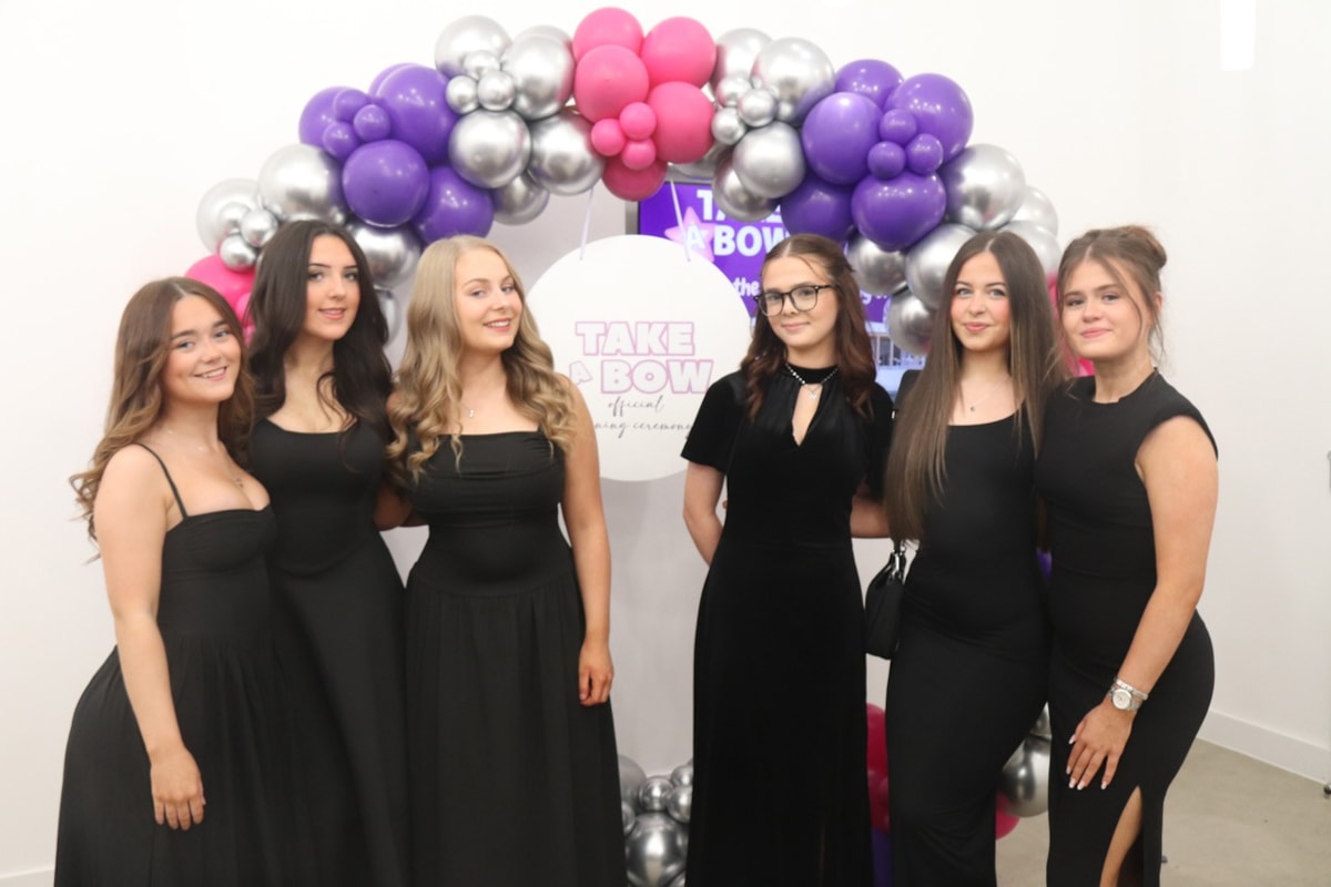 Take a bow opening balloons