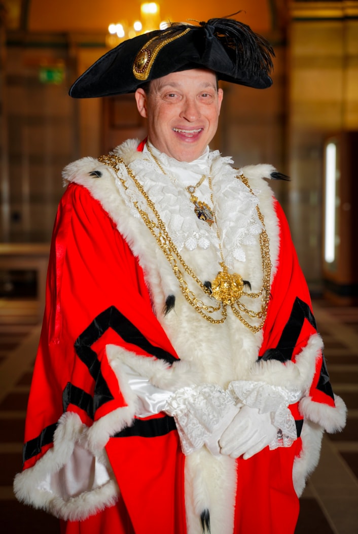 Lord Mayor of Leeds 25-26-5: Lord Mayor of Leeds 25-26-5
