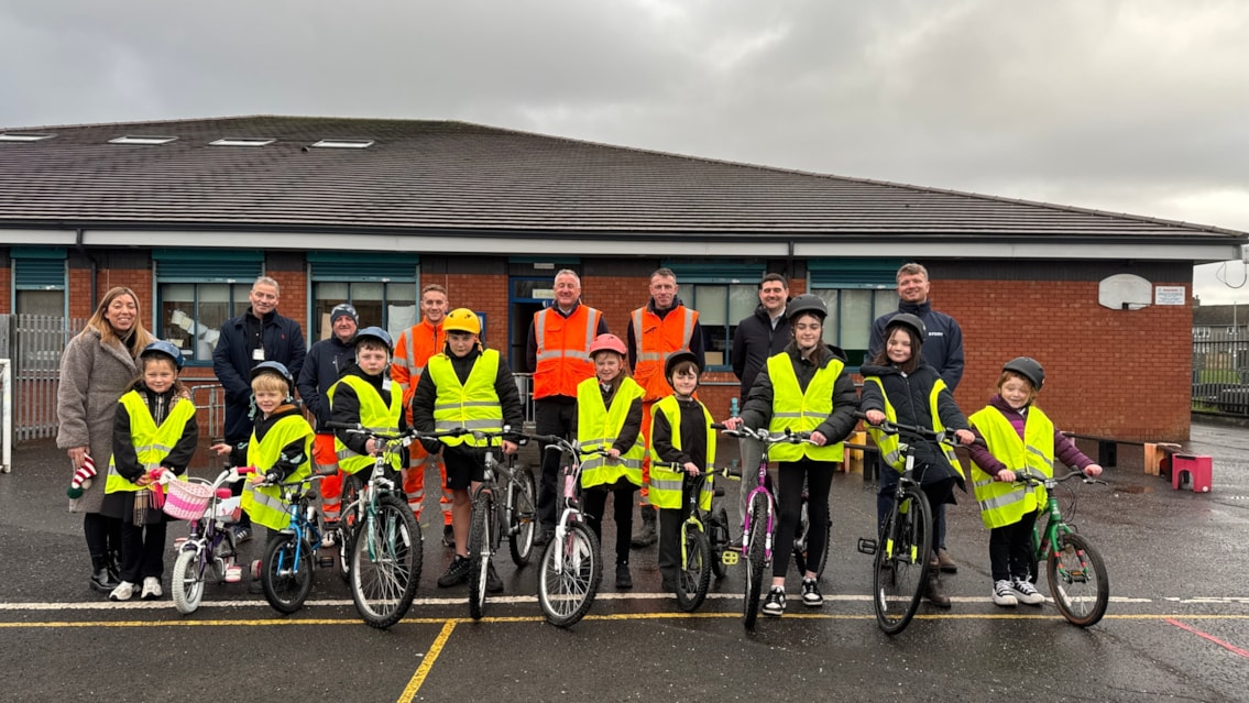 Scotland’s railway helps get kids on bikes at Kilwinning school: Blacklands Primary, Kilwinning bike handover