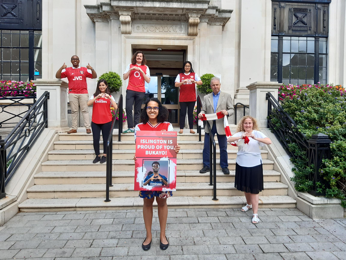 Islington Council leader Cllr Kaya Comer-Schwartz with a card saying 