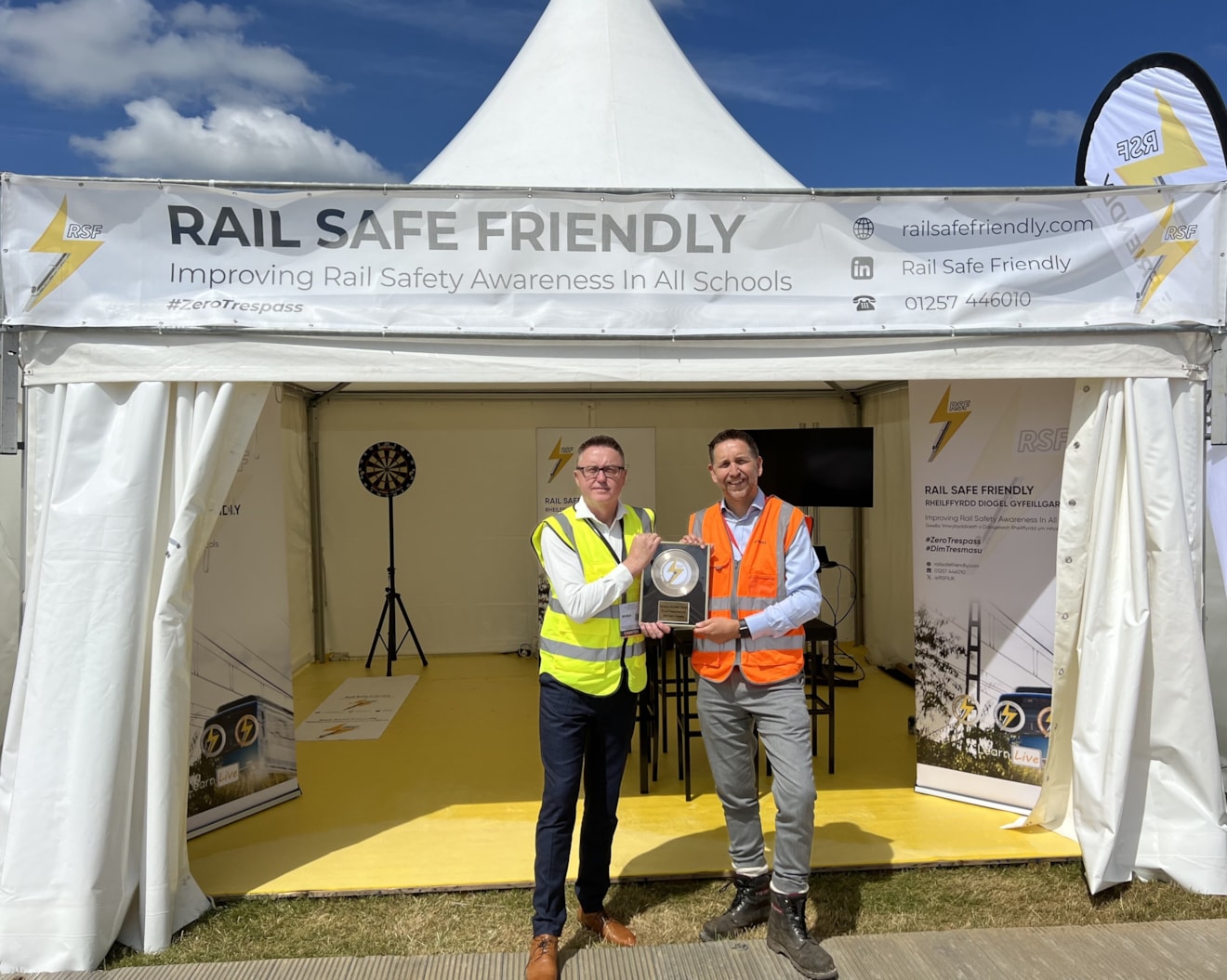 Siemens Mobility strikes gold with Rail Safe Friendly partnership: Siemens Rail Safe Friendly gold disc