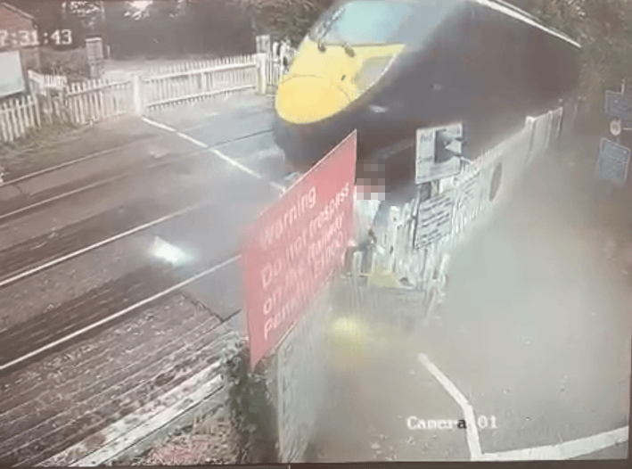 Coldblow Level Crossing-2