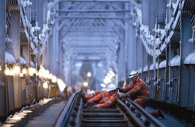 Network Rail announces reduced bonuses for its directors: track maintenance 2
