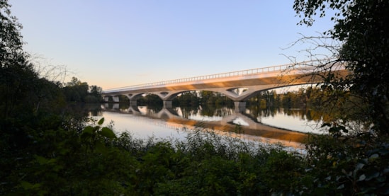 HS2 Colne Valley Viaduct - Korda Lake View 1 Dusk (C) Grimshaw Hufton Crow