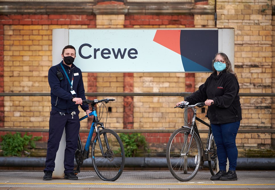 L - R: Danny Pope (Avanti West Coast Customer Service Assistant); Annette Cormack (Director of Community Recycle Cycles)