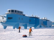 Returning to Halley from the Clean Air Sector Laboratory. Constantino Listowski.: Returning to Halley from the Clean Air Sector Laboratory. Constantino Listowski.