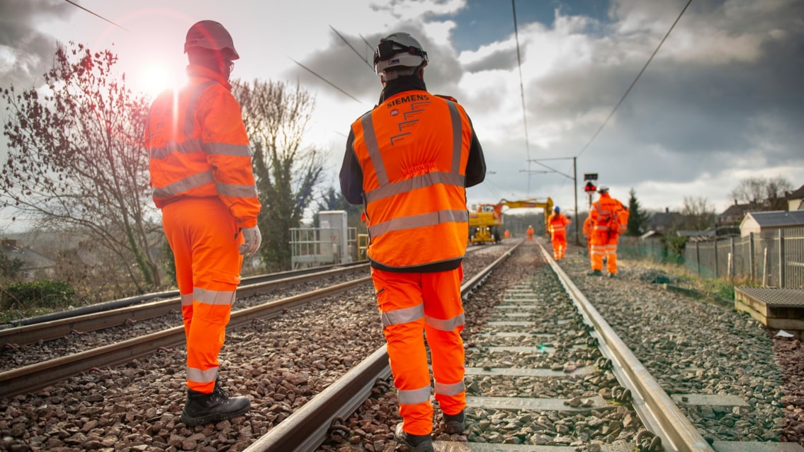 Reminder: London journeys affected this weekend as major signals milestone reached: Engineers work on ECDP between Welwyn and Hitchin, Network Rail (4) R