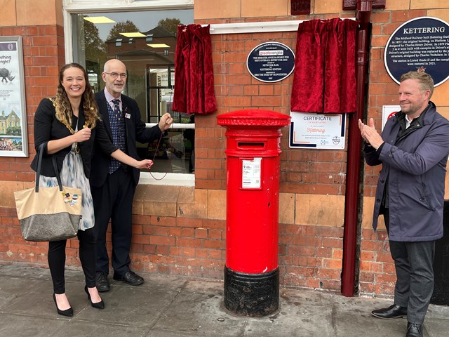 Cllr Fedorowycz and Andy Savage unveil the Kettering plaque: Cllr Fedorowycz and Andy Savage unveil the Kettering plaque