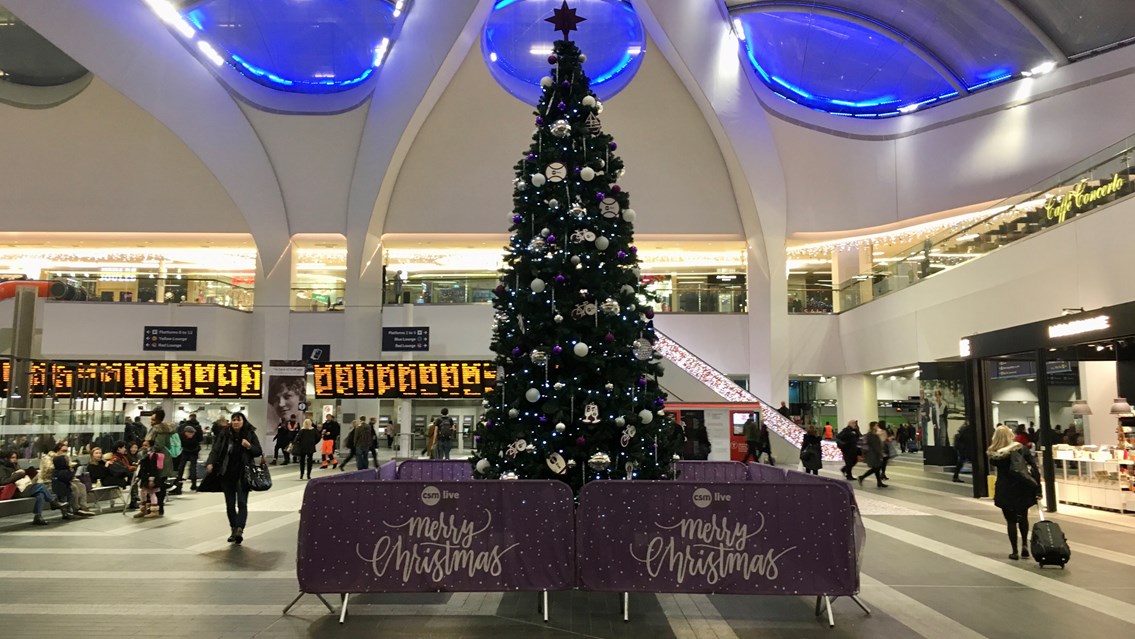 Passengers urged to 'think in threes' for Birmingham's busy Christmas market season: Birmingham New Street Christmas tree 2018