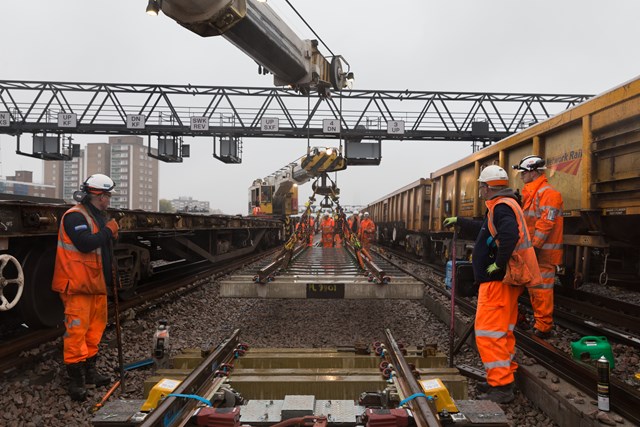 Final set of S&C: The final of 154 sets of points is installed on the tracks to the east of London Bridge station, which will connect line 4 to the flyover at Bermondsey.