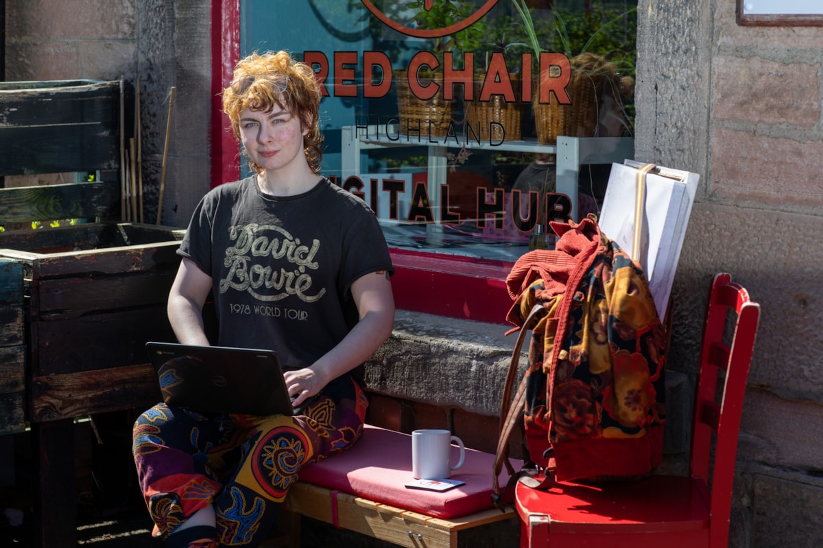 Red Chair Highland supported artist Daye Allan