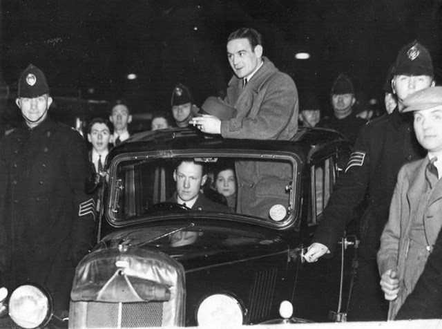 Boxing Legend Benny Lynch remembered at Glasgow Central: benny central station