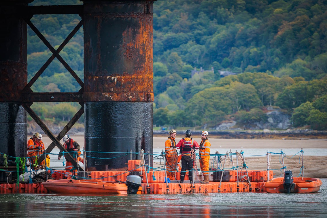 Barmouth Viaduct engineers on pontoons  Credit Dom Vacher Oct 2022