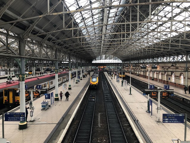 Manchester Piccadilly platforms from footbridge