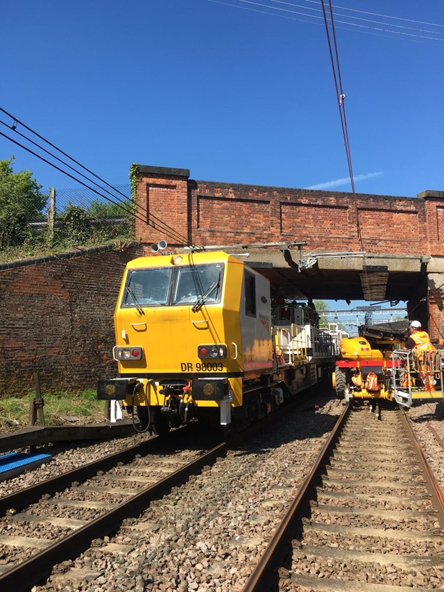 Southend Victoria overhead wire installation-3