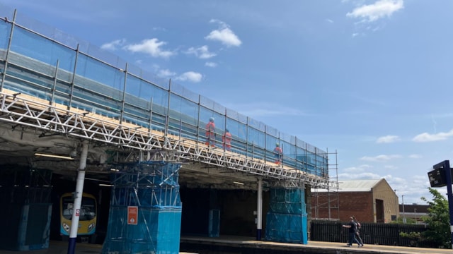Scarborough roof 12 - Work on station roof (Network Rail)