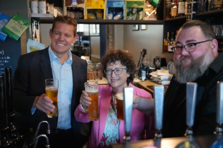 First Minister Rhun ap Iorwerth and Finance Minister Elin Jones at the Radyr Tap with owner Phil Newbould