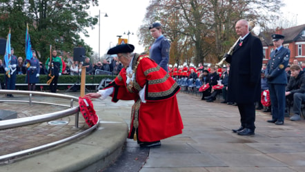 Mayor of Dudley places wreath at Dudley Remembrance service (cropped)