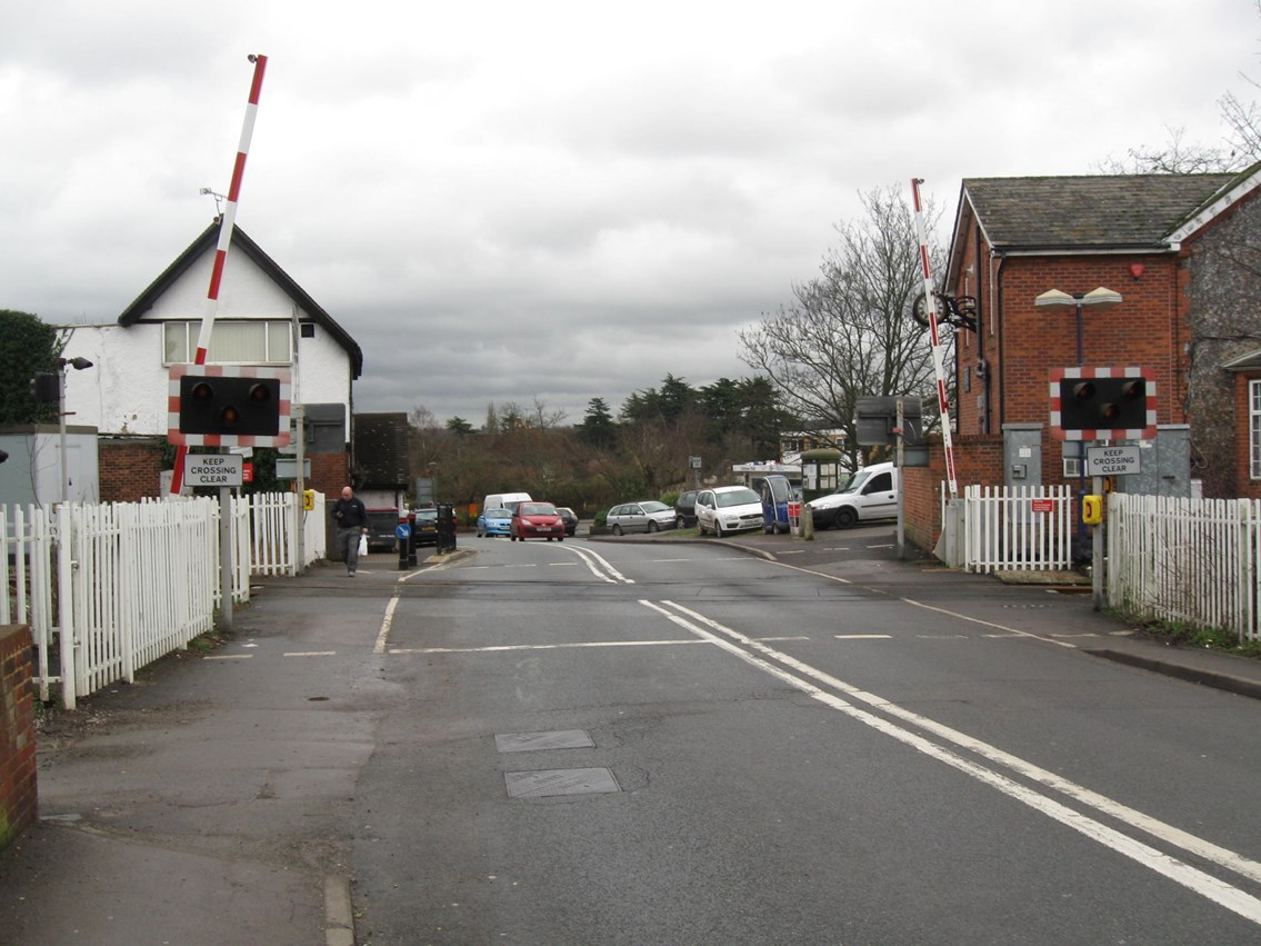 Cookham level crossing, Maidenhead: Cookham level crossing, Maidenhead