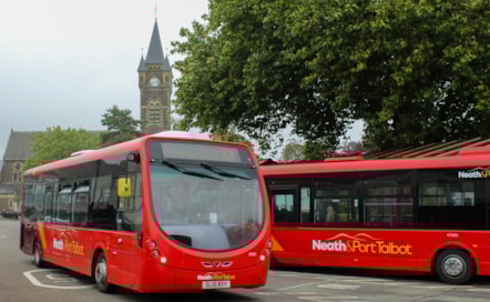 Service X5 in Cymru