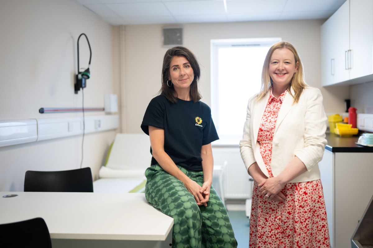Left to right: Clinical Director of Cardiff and Vale Health Inclusion Service, Dr Ayla Cosh and Cabinet Secretary for Housing and Local Government, Jayne Bryant.