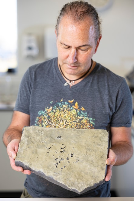 Dr Stig Walsh with a cast of the Breugnathair elgolensis fossil. Image © Duncan McGlynn  (3)