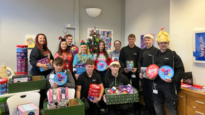 Siemens Mobility’s Christmas commitment marks five years of community support for Goole: Siemens Mobility Goole at Christmas - team at Two Rivers