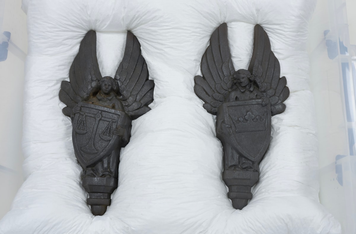 Cast iron angels carryings shields designed by Alice Meredith Williams.  Image (c) Neil Hanna (1)