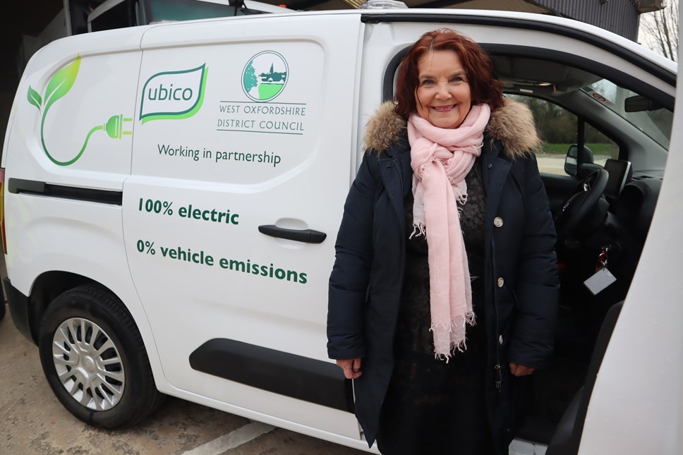 Cllr Arciszewska with EV vans (3)