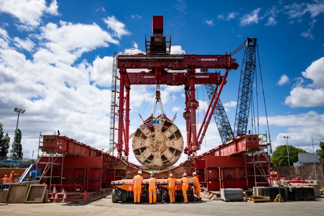 TBM Caroline lifted out of vent shaft at Green Park Way, West London - 25 May 2025: HS2 lifts Tunnel Boring Machine (TBM) ‘Caroline’ from below ground at the Green Park Way site in Greenford, West London.
On Sunday 25th May, engineers working on the HS2 project lifted the TBM 9.48metre diameter cutterhead, front and middle shield, weighing 850 tonnes, using a large gantry crane. The tunnelling machine concluded its 5mile journey from West Ruislip in April, arriving in an underground reception chamber. TBM Caroline excavated over 1.2 million tonnes of earth and installed 4,217 tunnel rings.