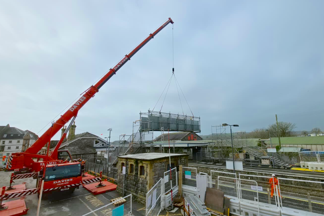 Tenby AfA temporary bridge install-4