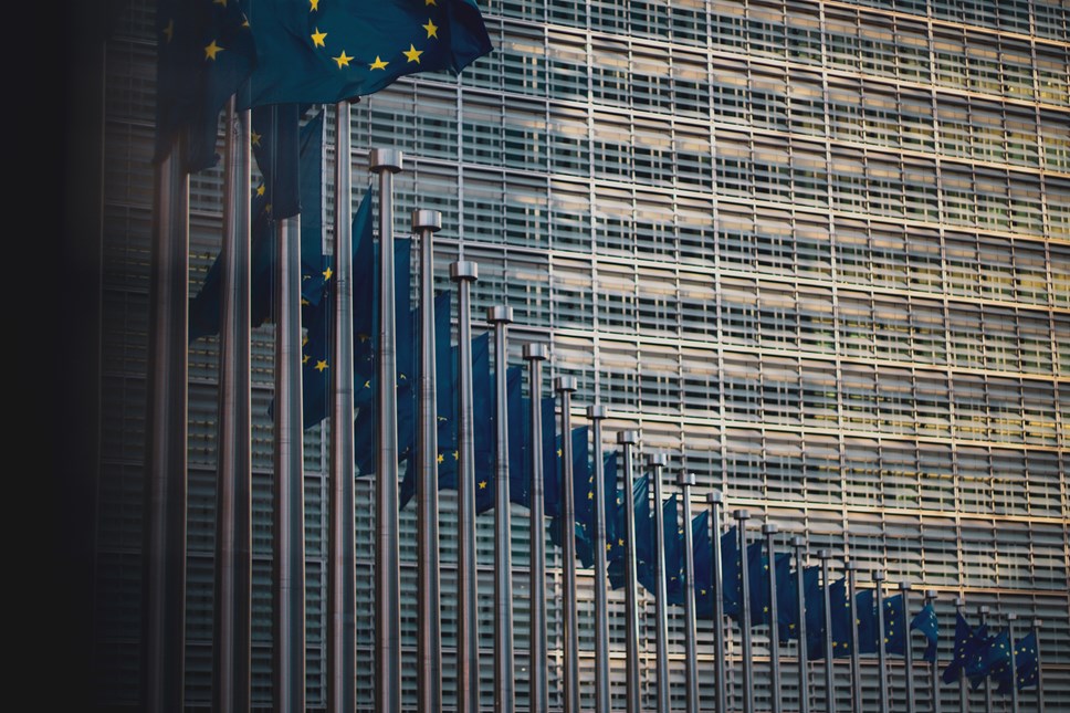 christian-lue-MZWBMNP7Nro-unsplash-Europe-Flags-EU-Brussels