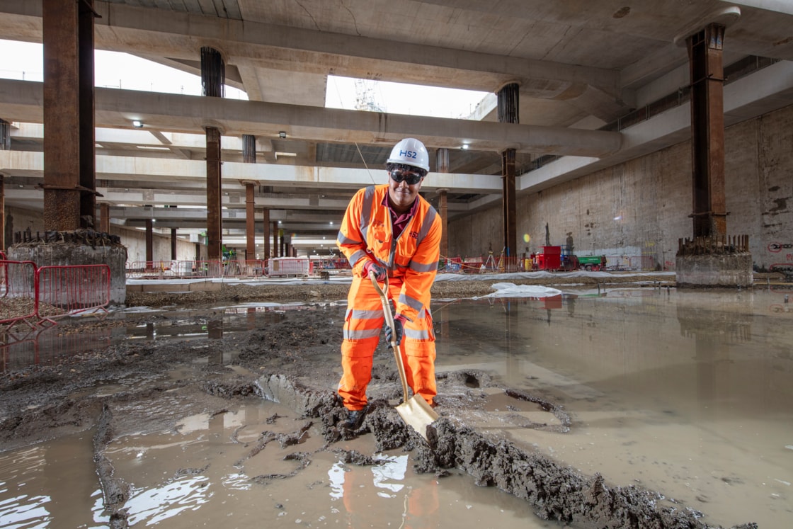 1500th HS2 apprentice Miguel completes final excavation of the OOC Box July 2024