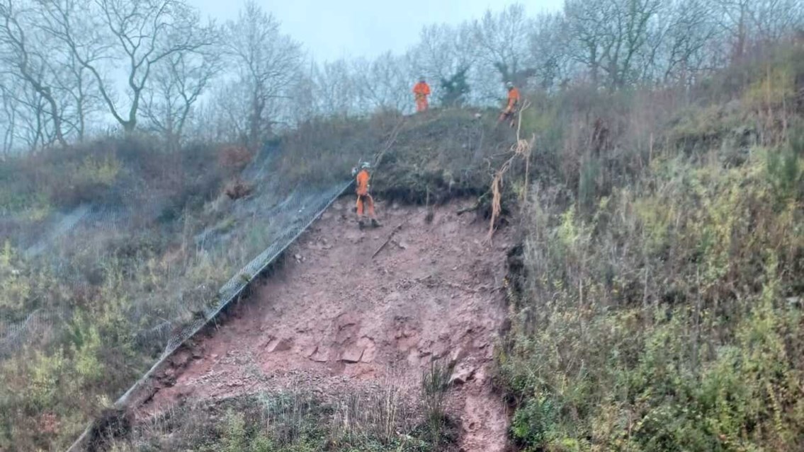 Rope access teams descaling Severn Estuary landslip site