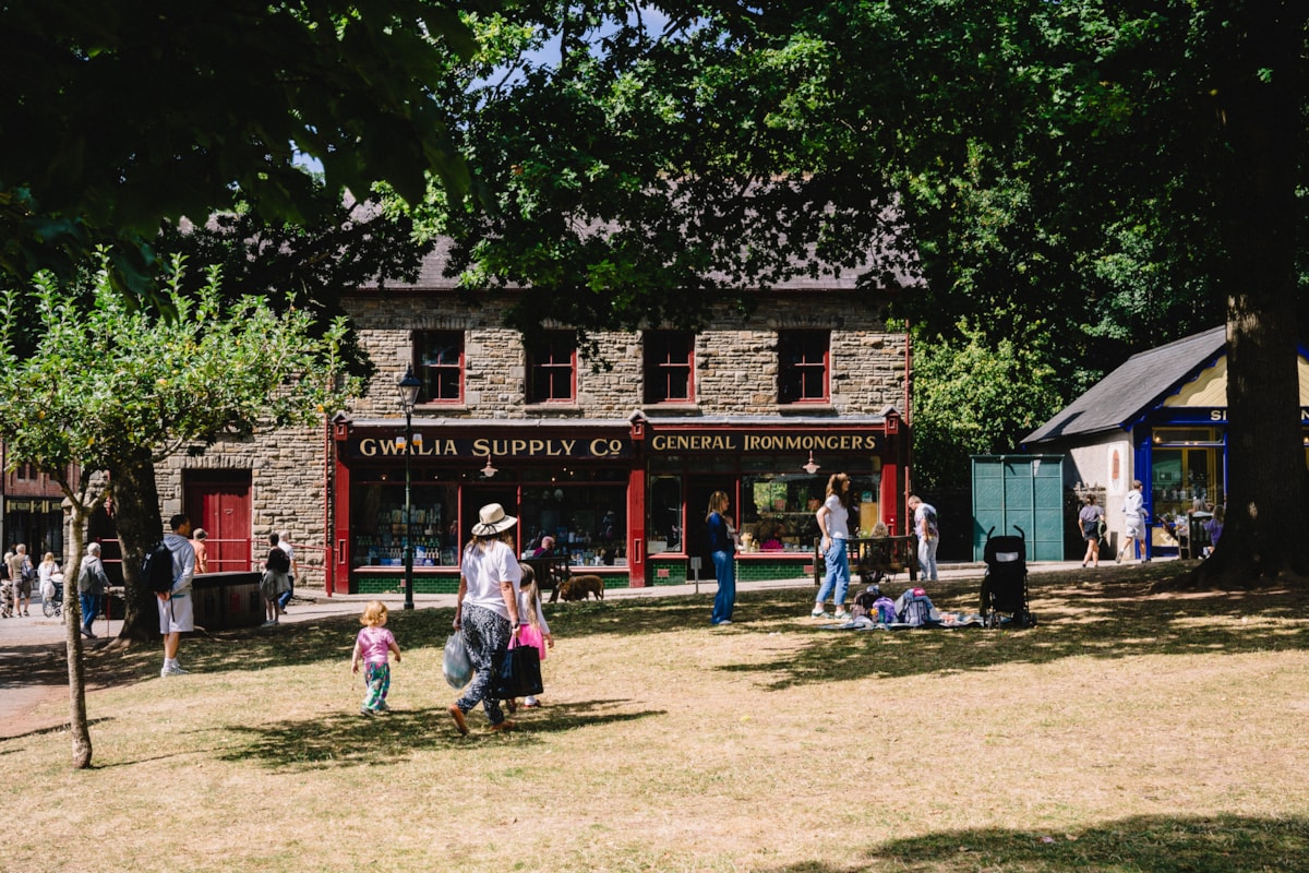 Sain Ffagan Amgueddfa Werin Cymru yng Nghaerdydd.