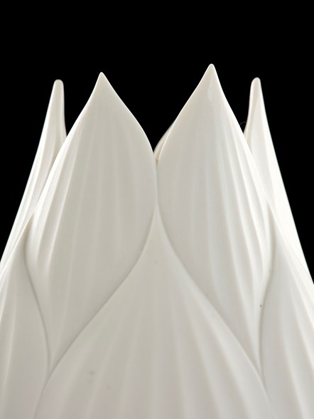 Lotus blossom vase, Wakasugi Seiko, 2019, ©Wakasugi Seiko. Image © National Museums Scotland 2