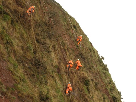 Engineers installing cliff nets on Dawlish seaclif