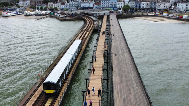 SWR train running on Ryde Pier July 2023: SWR train running on Ryde Pier July 2023