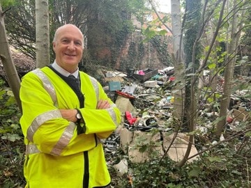 Deepdale - Andy Pratt with volunteers-3