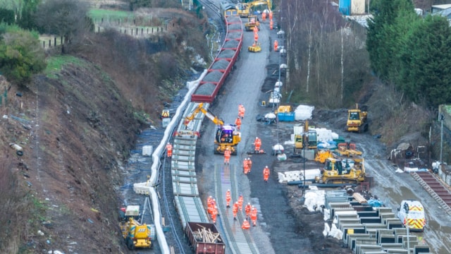 Passengers advised to check before they travel in advance of weekday railway upgrades between Huddersfield and Leeds: West Yorks Blockades